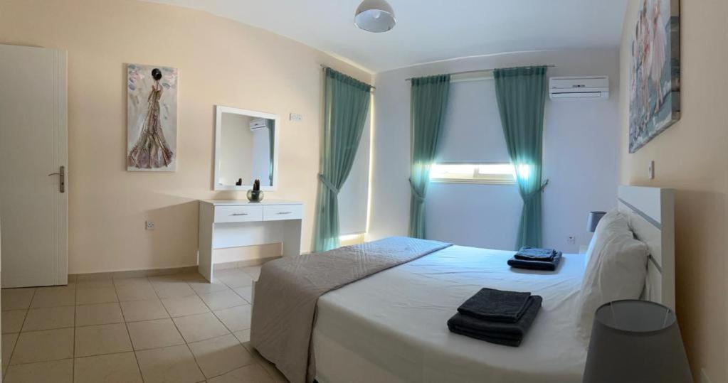 Royal Seacrest Residence Paphos Luaran gambar